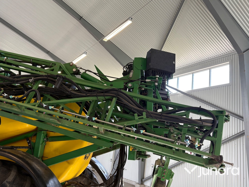 Bogserad växtskyddsspruta - John Deere, TRSP25