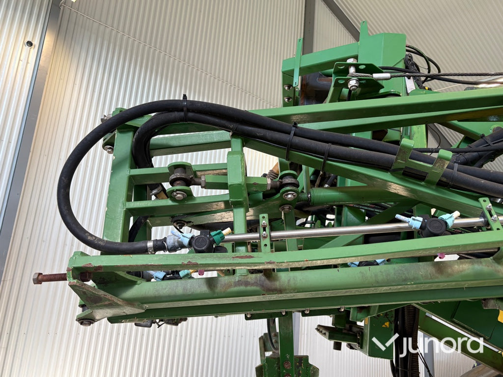 Bogserad växtskyddsspruta - John Deere, TRSP25