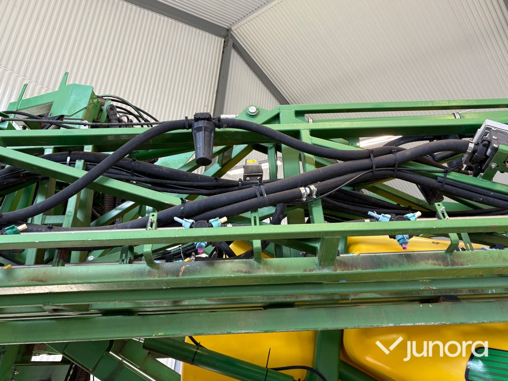 Bogserad växtskyddsspruta - John Deere, TRSP25