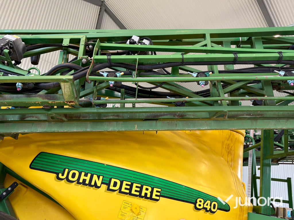 Bogserad växtskyddsspruta - John Deere, TRSP25