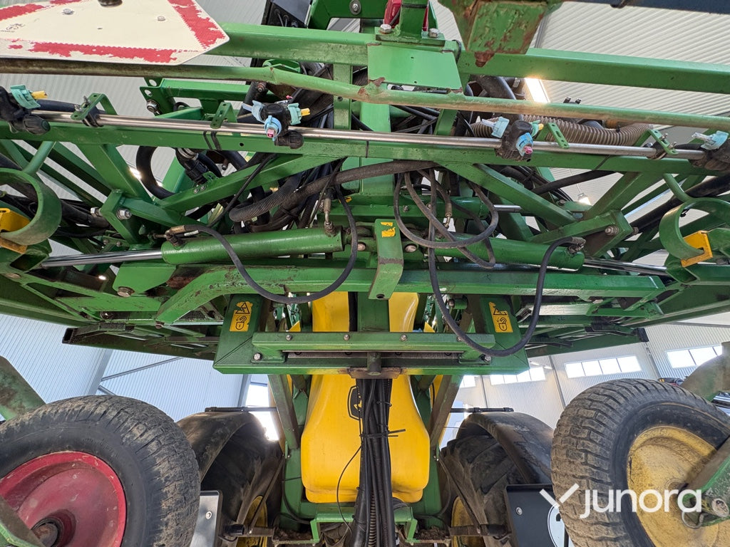 Bogserad växtskyddsspruta - John Deere, TRSP25