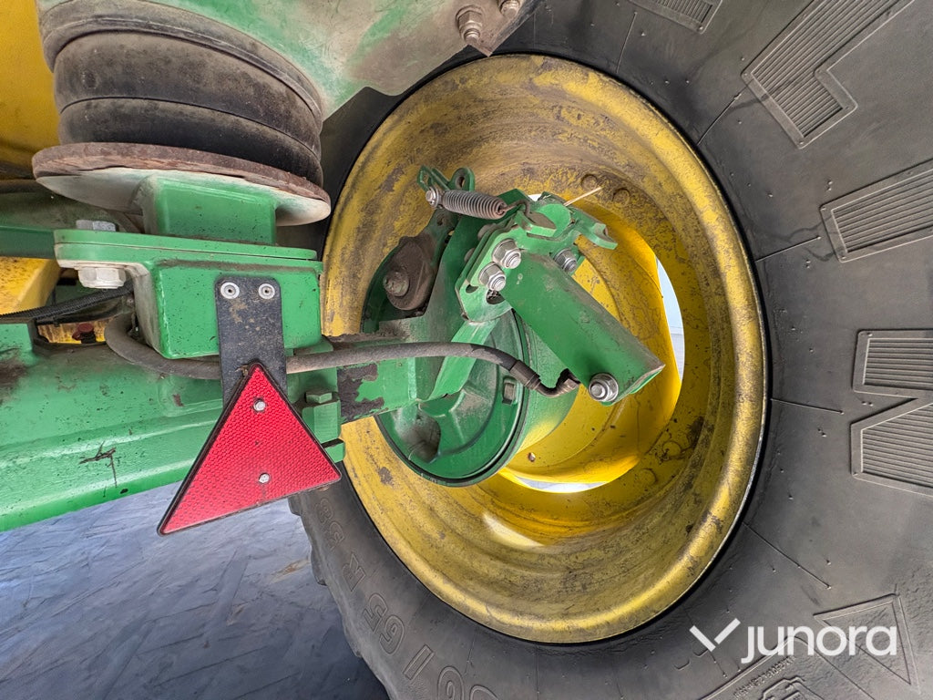Bogserad växtskyddsspruta - John Deere, TRSP25