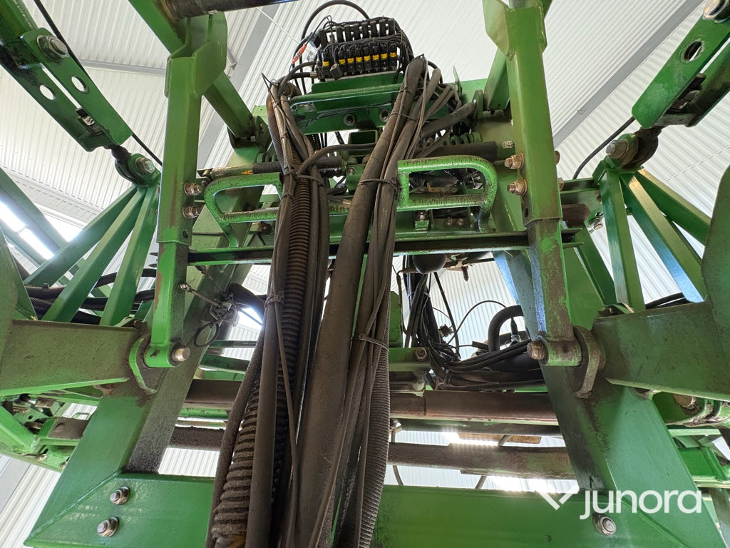 Bogserad växtskyddsspruta - John Deere, TRSP25