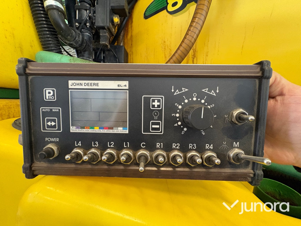 Bogserad växtskyddsspruta - John Deere, TRSP25