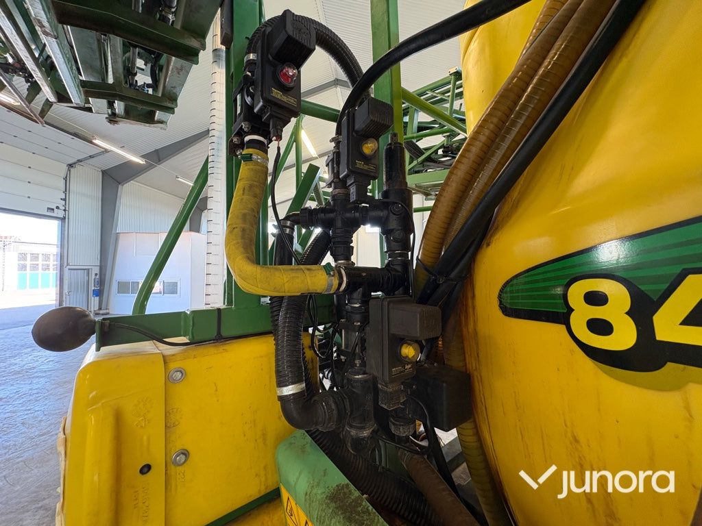 Bogserad växtskyddsspruta - John Deere, TRSP25