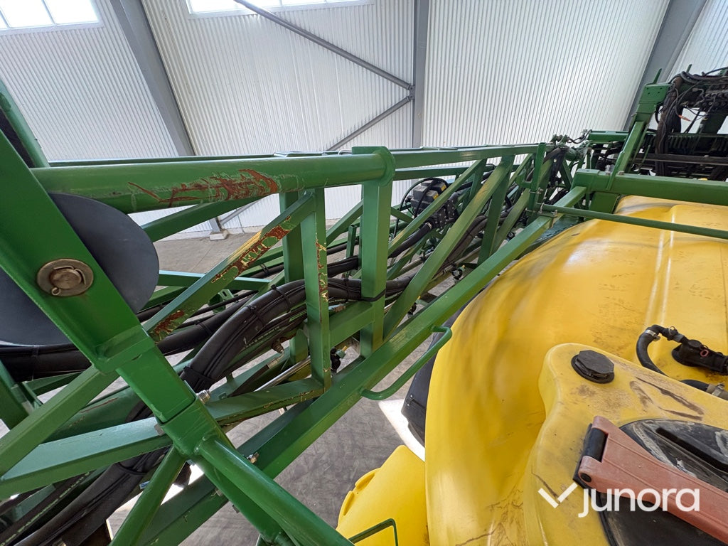 Bogserad växtskyddsspruta - John Deere, TRSP25