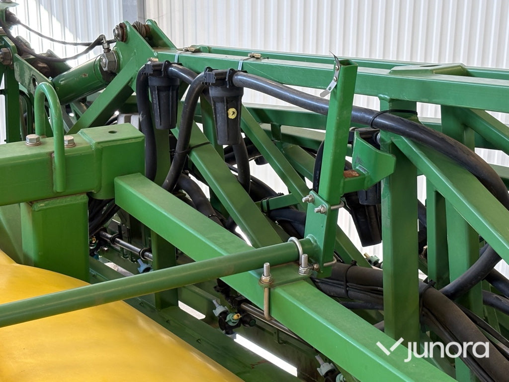 Bogserad växtskyddsspruta - John Deere, TRSP25