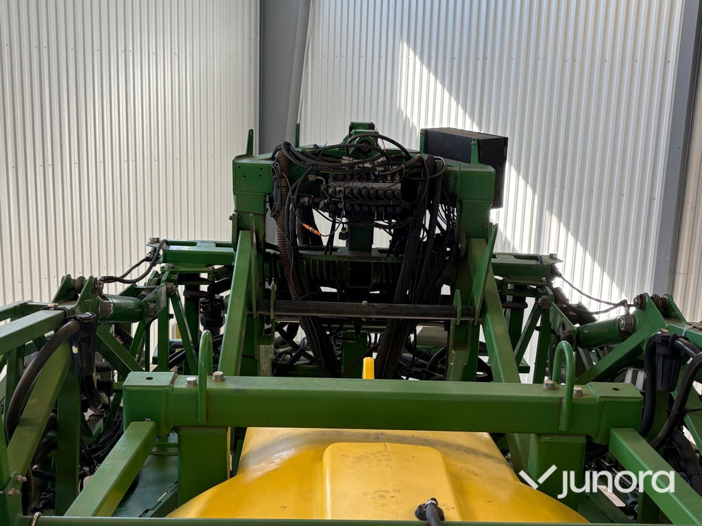 Bogserad växtskyddsspruta - John Deere, TRSP25