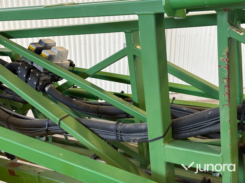 Bogserad växtskyddsspruta - John Deere, TRSP25