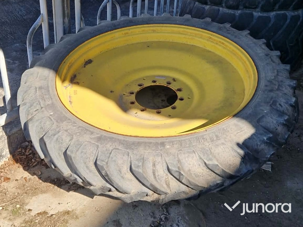 Bogserad växtskyddsspruta - John Deere, TRSP25