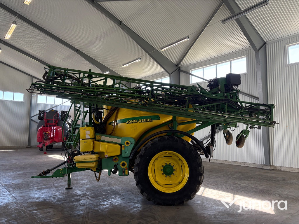 Bogserad växtskyddsspruta - John Deere, TRSP25