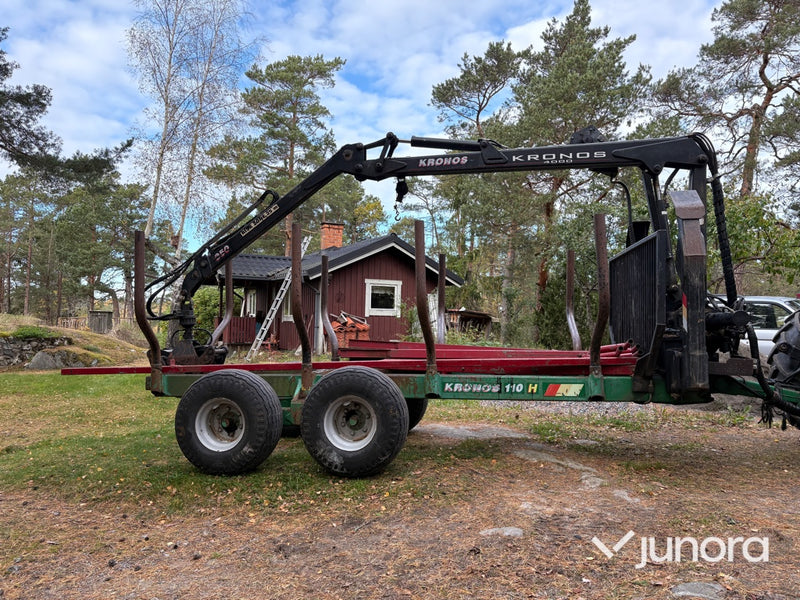 Skogsvagn med kran