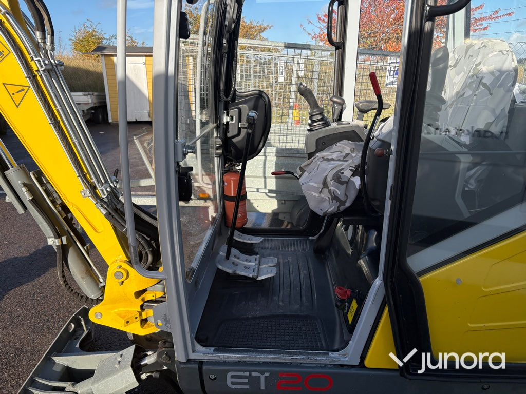 Minigrävare Wacker Neuson ET20 med Engcon Rototilt och 3 Skopor