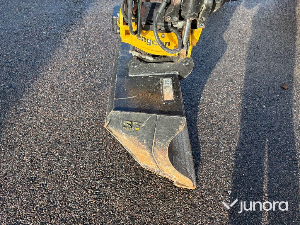 Minigrävare Wacker Neuson ET20 med Engcon Rototilt och 3 Skopor