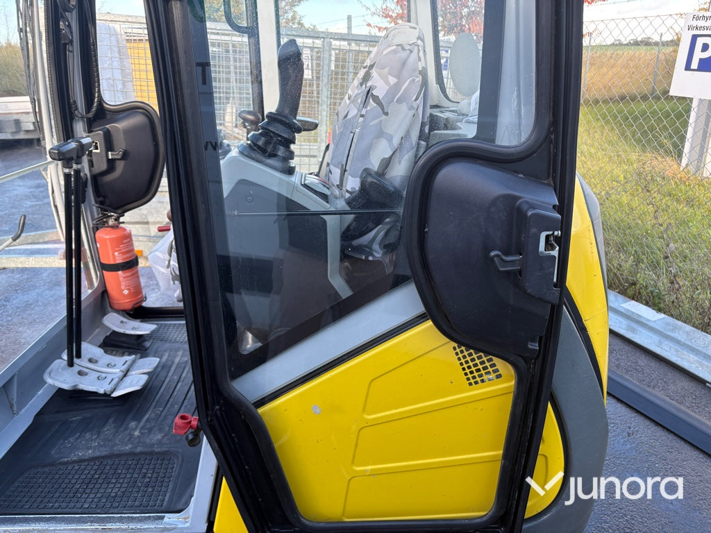Minigrävare Wacker Neuson ET20 med Engcon Rototilt och 3 Skopor