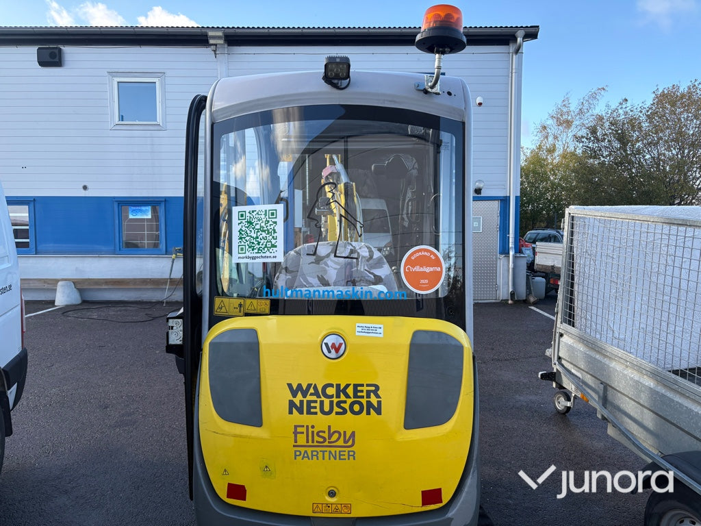 Minigrävare Wacker Neuson ET20 med Engcon Rototilt och 3 Skopor