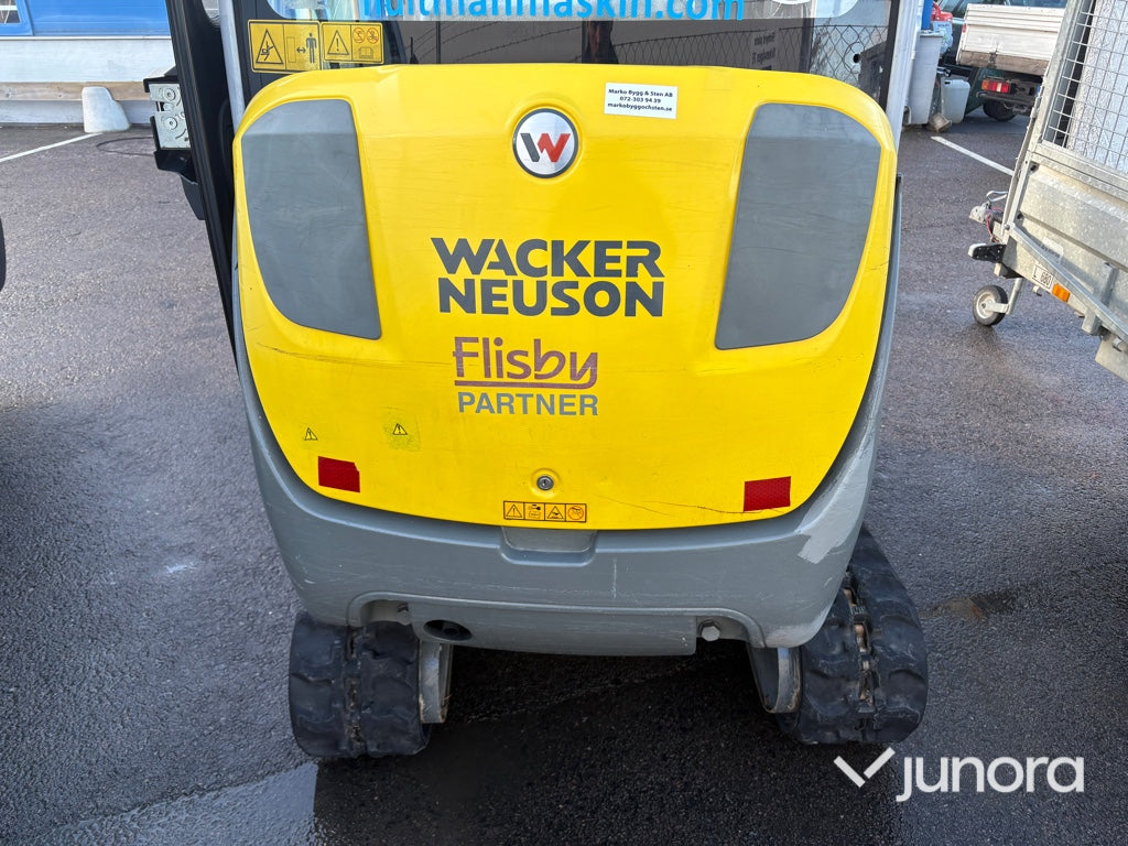 Minigrävare Wacker Neuson ET20 med Engcon Rototilt och 3 Skopor