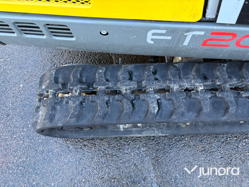 Minigrävare Wacker Neuson ET20 med Engcon Rototilt och 3 Skopor