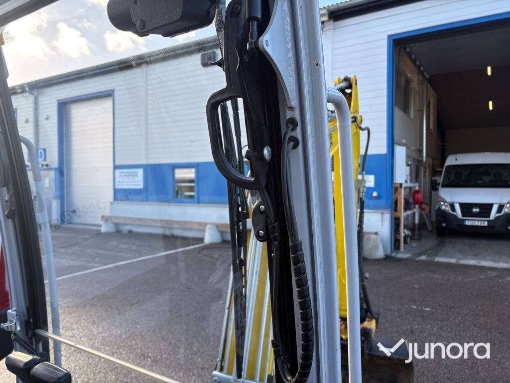 Minigrävare Wacker Neuson ET20 med Engcon Rototilt och 3 Skopor