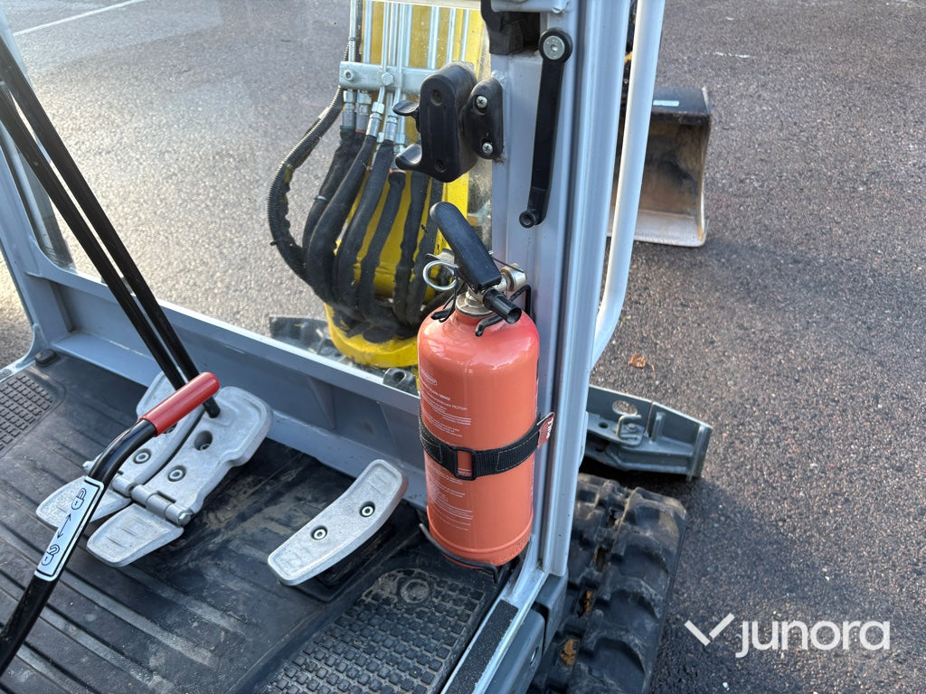 Minigrävare Wacker Neuson ET20 med Engcon Rototilt och 3 Skopor