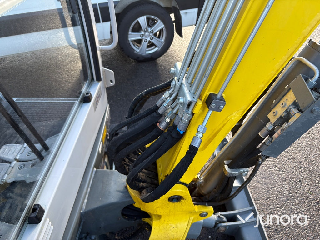 Minigrävare Wacker Neuson ET20 med Engcon Rototilt och 3 Skopor