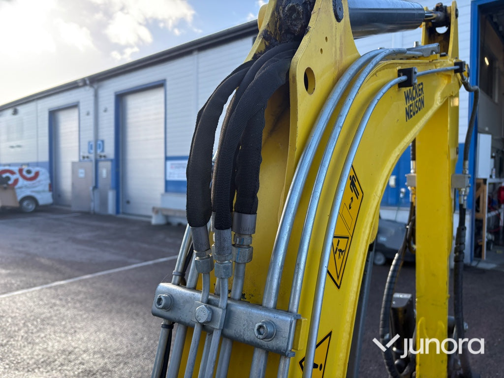 Minigrävare Wacker Neuson ET20 med Engcon Rototilt och 3 Skopor