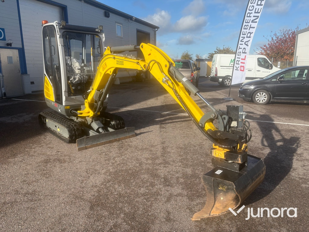 Minigrävare Wacker Neuson ET20 med Engcon Rototilt och 3 Skopor