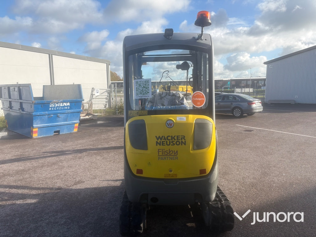 Minigrävare Wacker Neuson ET20 med Engcon Rototilt och 3 Skopor