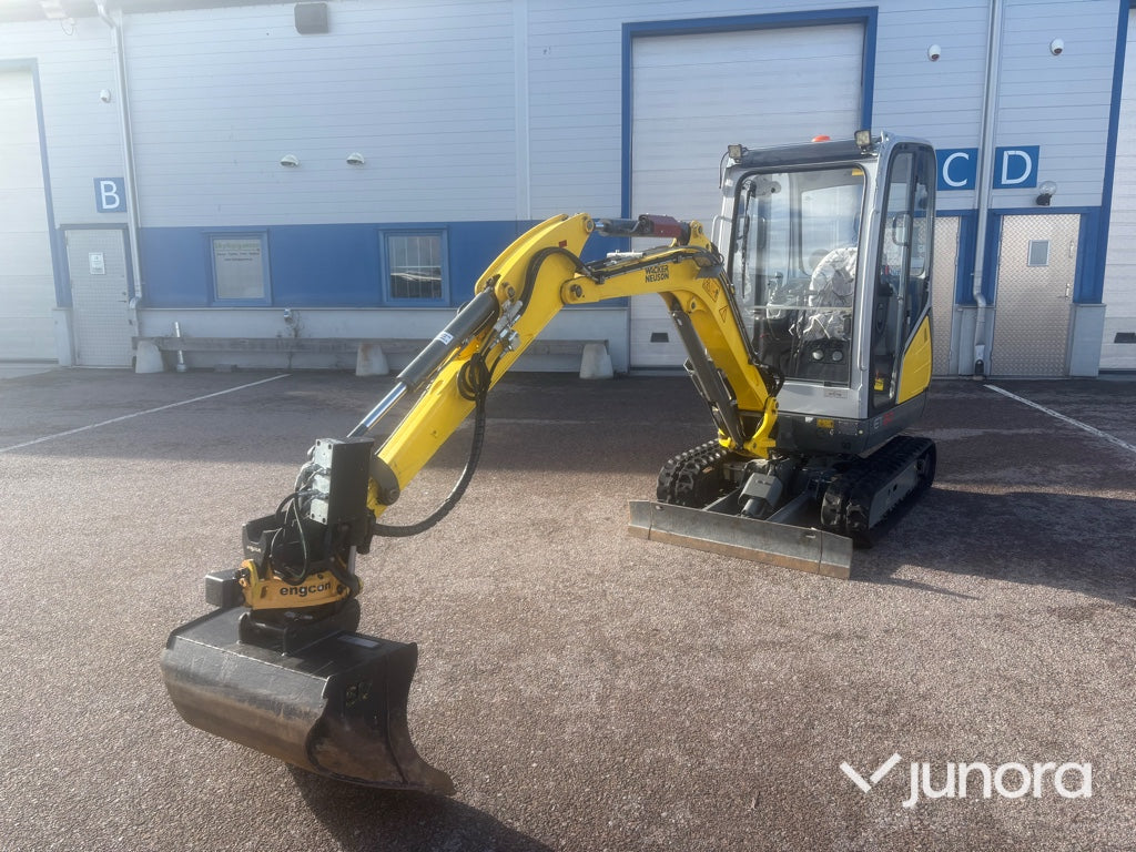Minigrävare Wacker Neuson ET20 med Engcon Rototilt och 3 Skopor