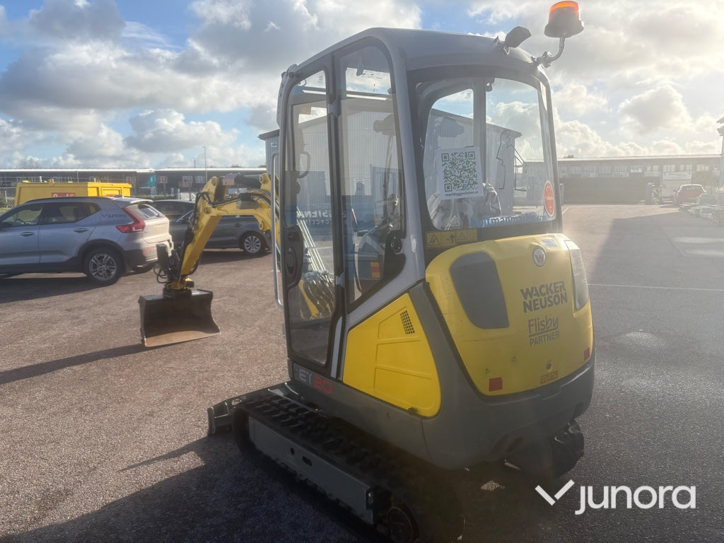 Minigrävare Wacker Neuson ET20 med Engcon Rototilt och 3 Skopor