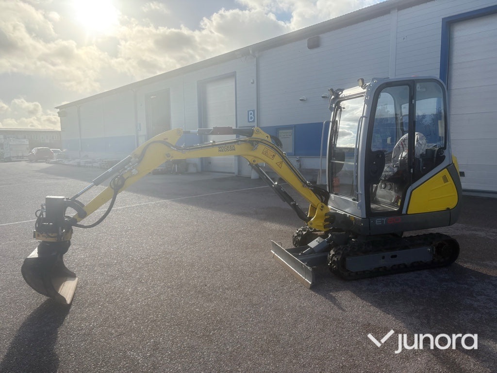Minigrävare Wacker Neuson ET20 med Engcon Rototilt och 3 Skopor