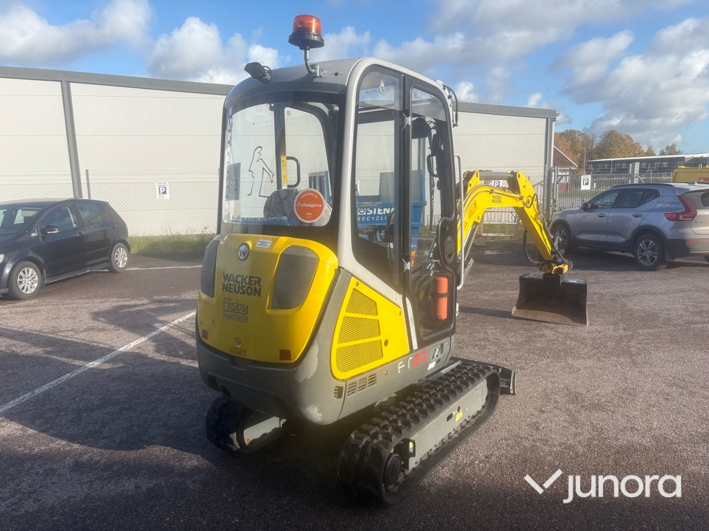 Minigrävare Wacker Neuson ET20 med Engcon Rototilt och 3 Skopor