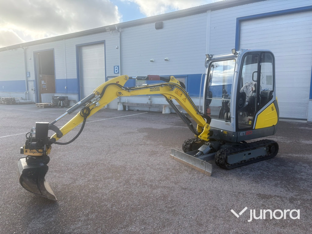 Minigrävare Wacker Neuson ET20 med Engcon Rototilt och 3 Skopor