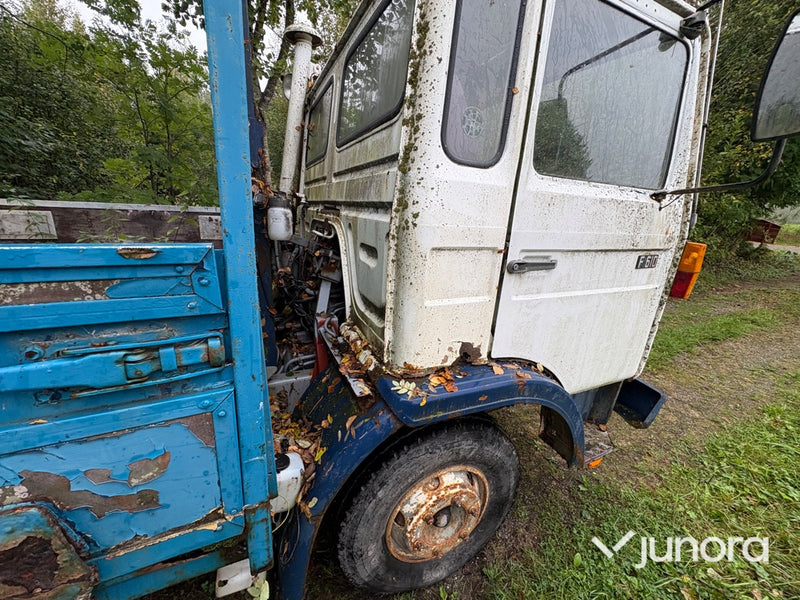 Lastbil - Volvo 609 4x2 med bakgavellyft