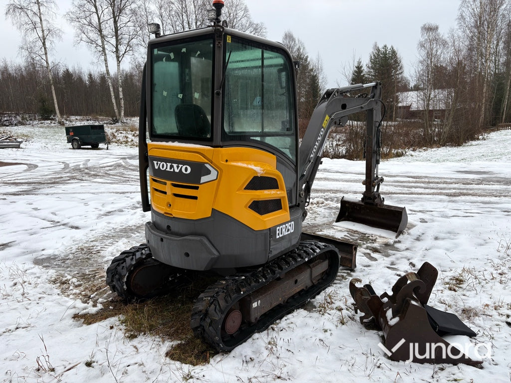 Grävmaskin + Redskap - Volvo, ECR25D