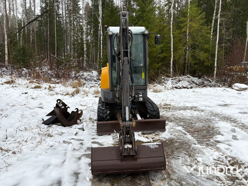 Grävmaskin - Volvo ECR25D, inkl. redskap