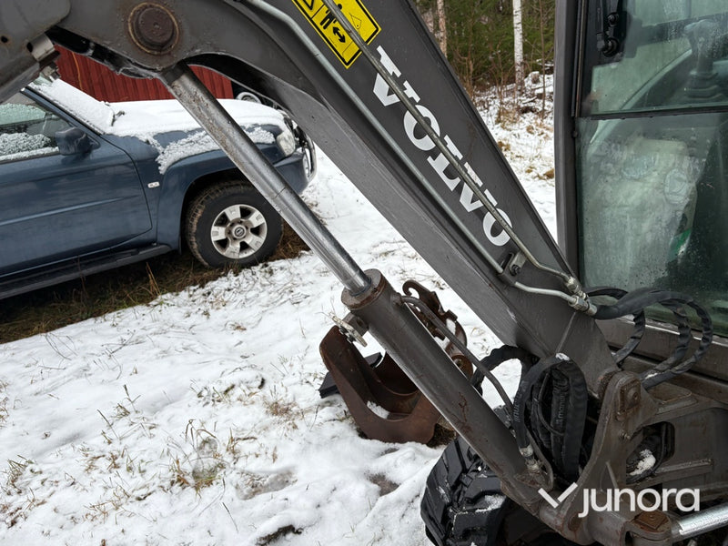 Grävmaskin - Volvo ECR25D, inkl. redskap