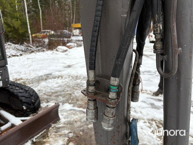 Grävmaskin - Volvo ECR25D, inkl. redskap