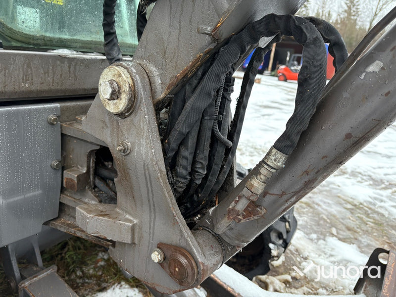 Grävmaskin - Volvo ECR25D, inkl. redskap