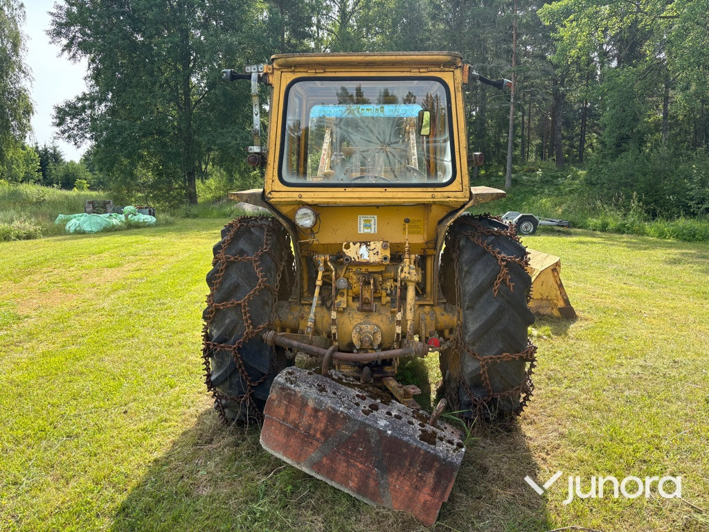 Traktor - Volvo BM T 430 med lastare