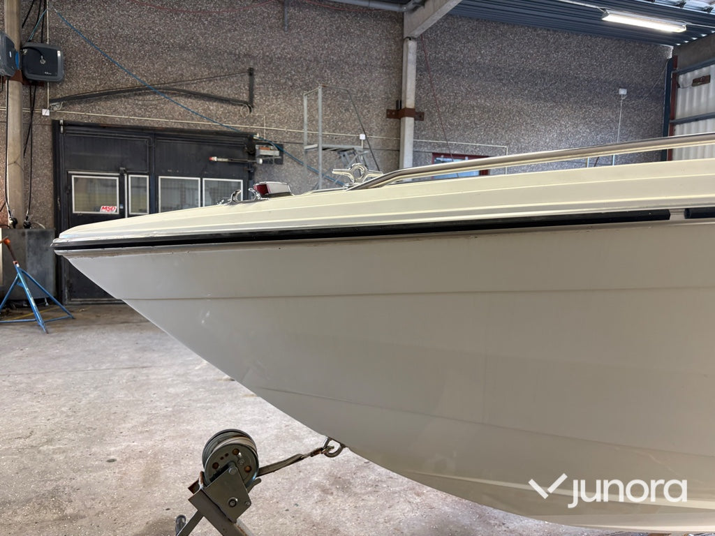 Motorbåt Chris Craft Stinger 260