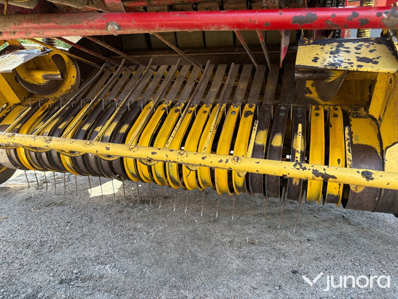 Rundbalspress New Holland 644