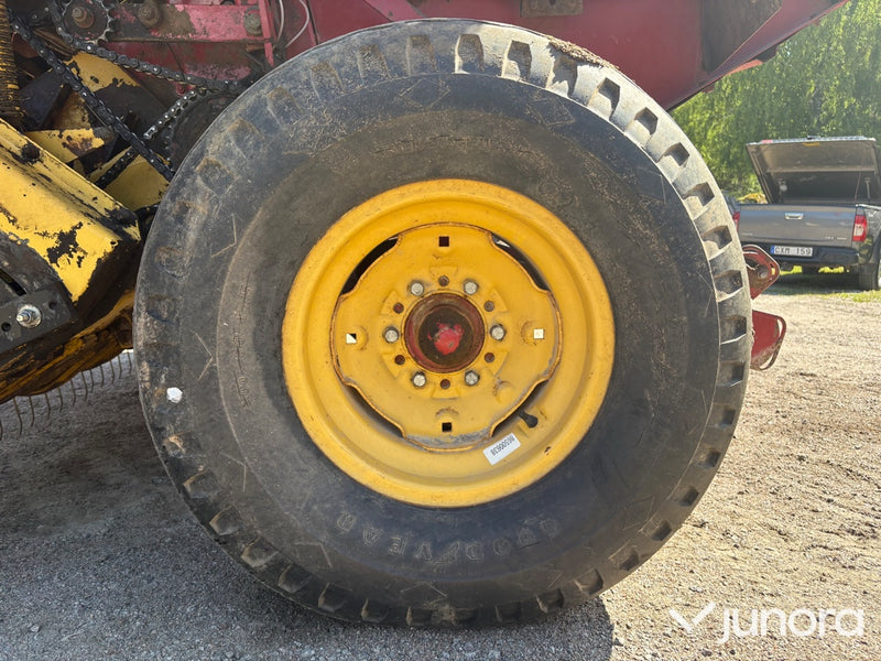 Rundbalspress New Holland 644