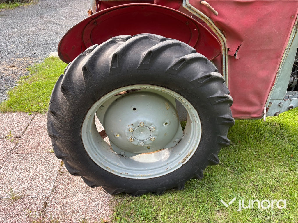 Traktor Massey Ferguson 30