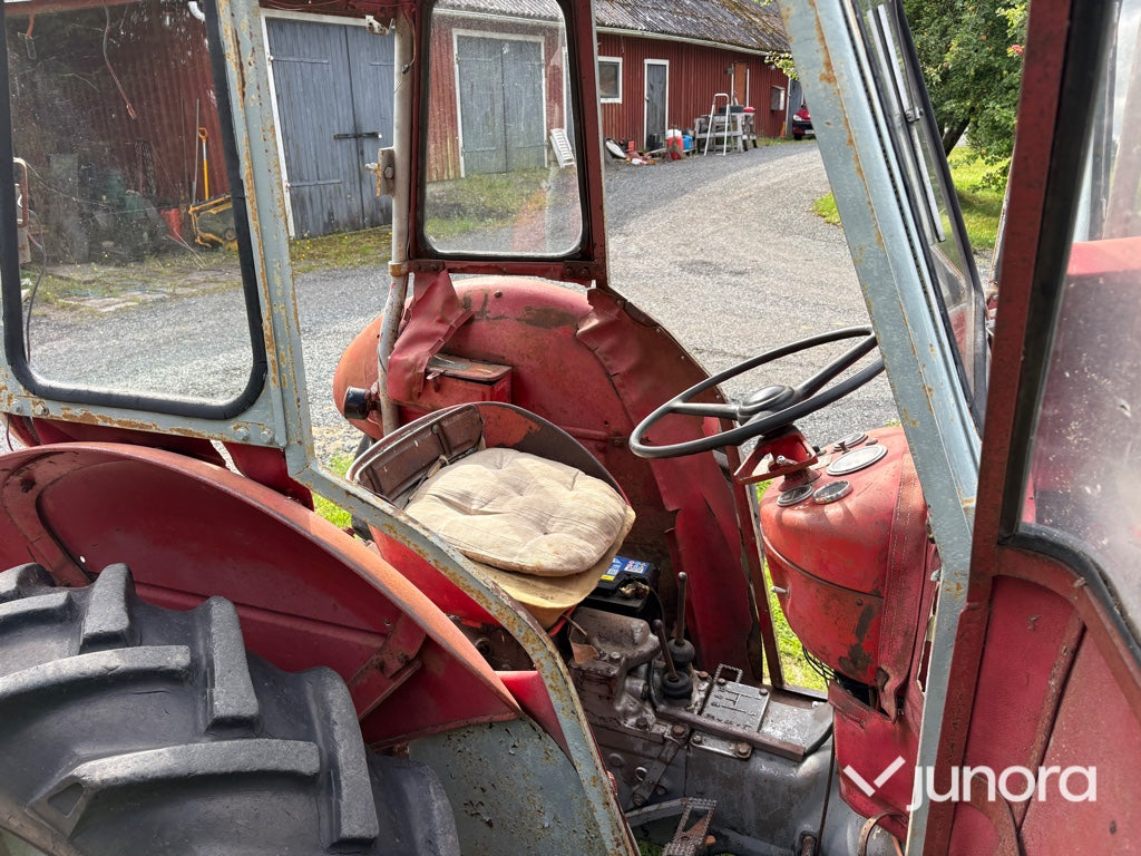 Traktor Massey Ferguson 30