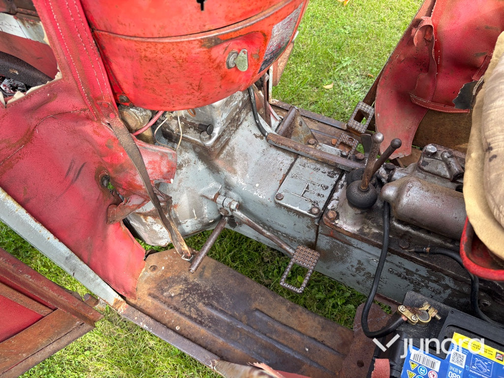 Traktor Massey Ferguson 30