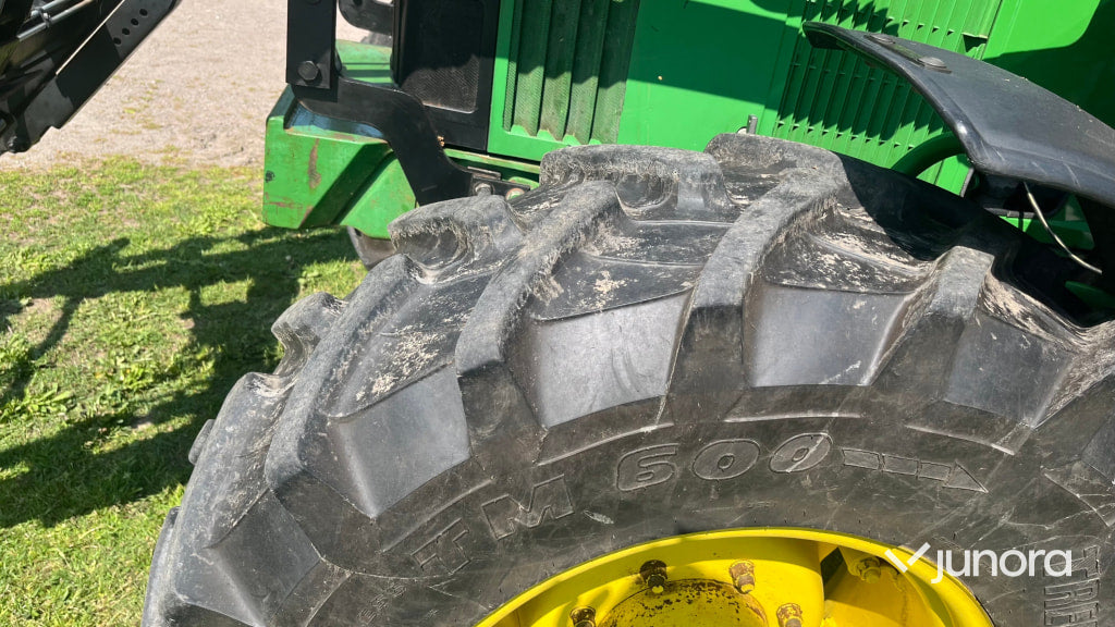 John Deere 6210