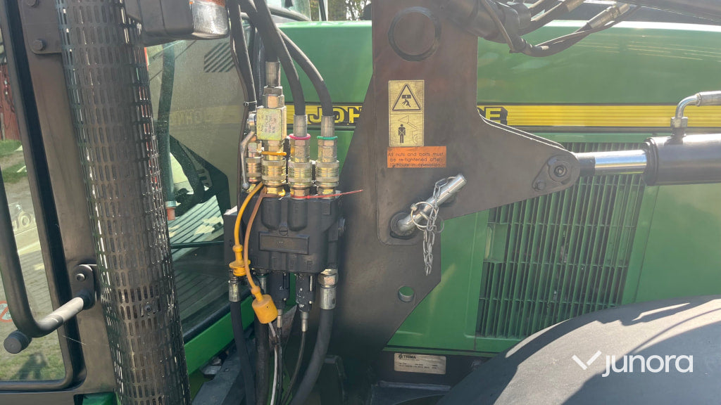 John Deere 6210