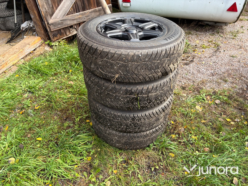 Dubbdäck + fälg - Yokohama, 235/65 R17