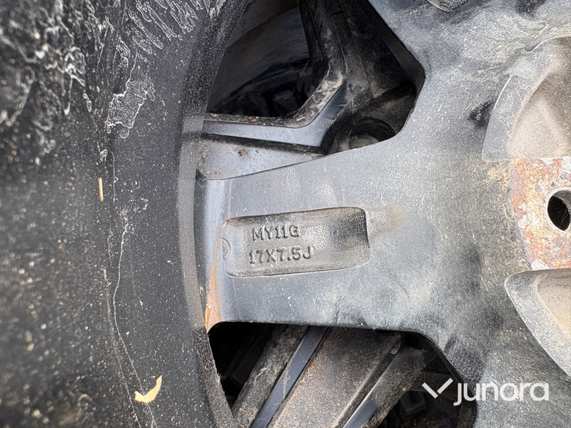 Dubbdäck + fälg - Yokohama, 235/65 R17